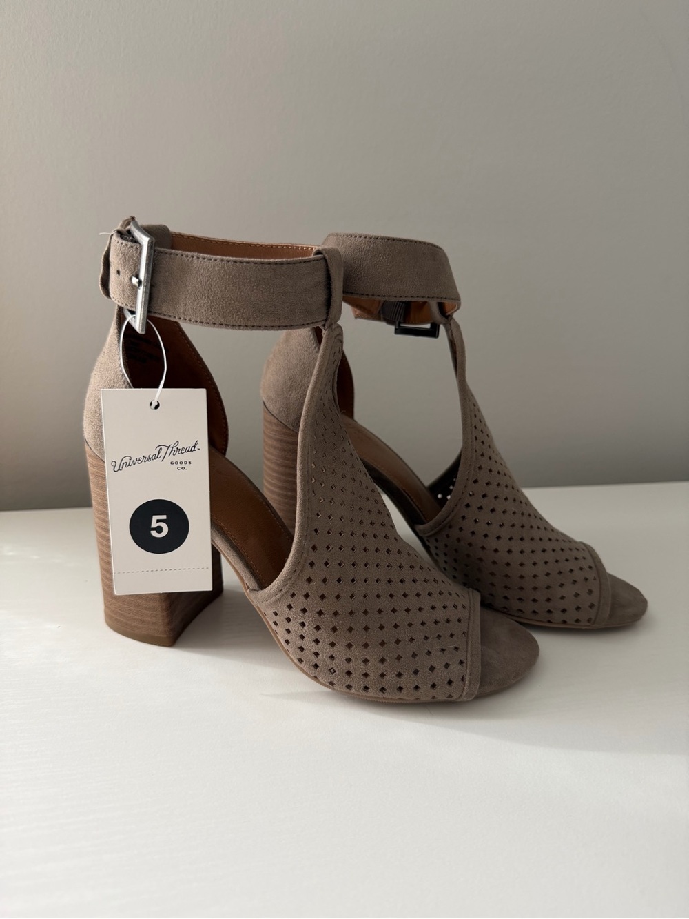 Universal Thread Shoes 5